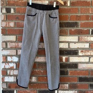 Black Women’s Gingham stretchy capris size small Made in Korea🇰🇷🖤🤍